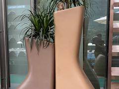 探尋高性價(jià)比之選 宇巍玻璃鋼花盆，京城花卉與禮品的明智搭配